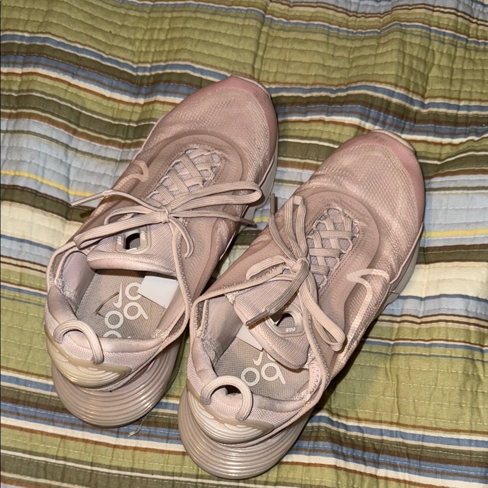 Nike Women's Pink Athletic Shoes